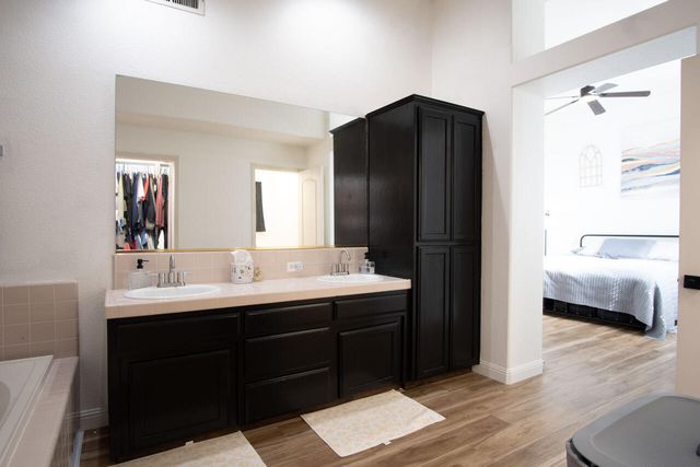 2417 E Omaha Avenue, Fresno, CA 93720