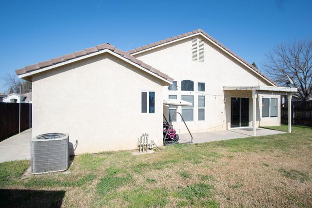 2417 E Omaha Avenue, Fresno, CA 93720