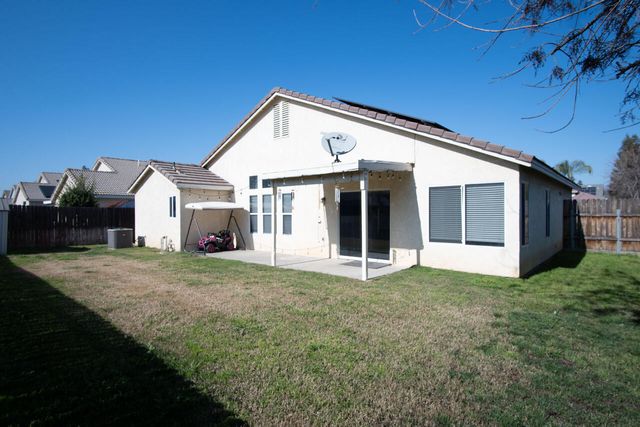 2417 E Omaha Avenue, Fresno, CA 93720