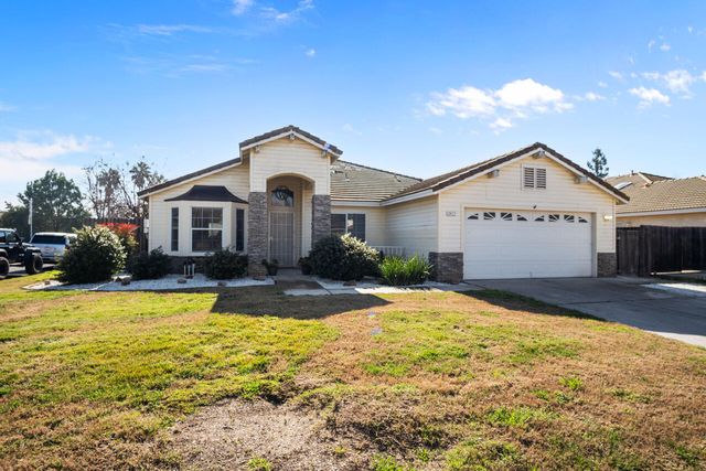 2417 E Omaha Avenue, Fresno, CA 93720