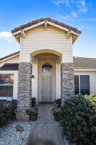 2417 E Omaha Avenue, Fresno, CA 93720