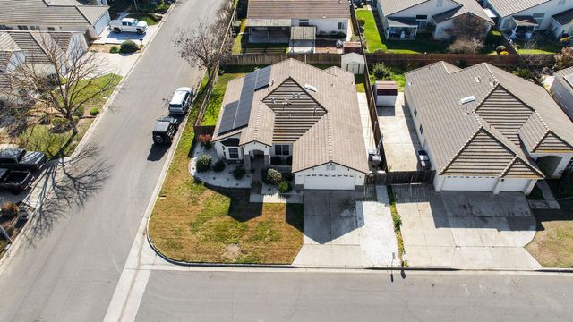2417 E Omaha Avenue, Fresno, CA 93720