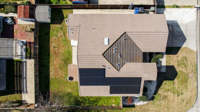 2417 E Omaha Avenue, Fresno, CA 93720