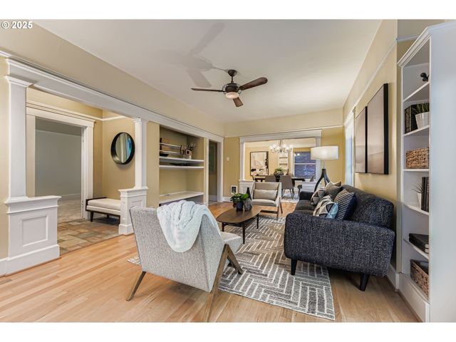 2127 Nw IRVING St 202, Portland, OR 97210