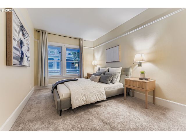 2127 Nw IRVING St 202, Portland, OR 97210