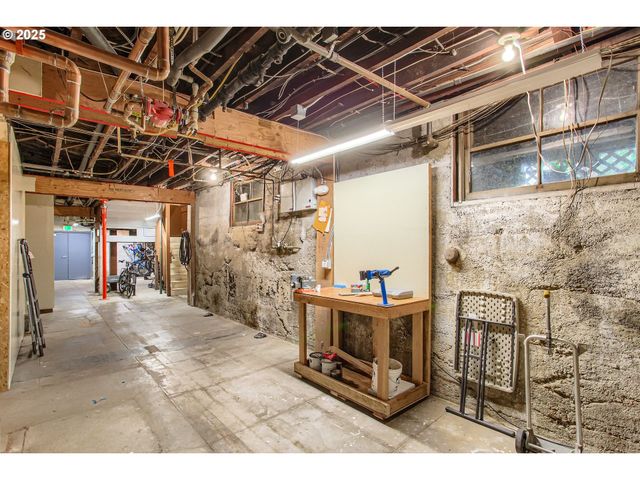 2127 Nw IRVING St 202, Portland, OR 97210