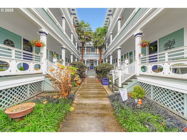 2127 Nw IRVING St 202, Portland, OR 97210