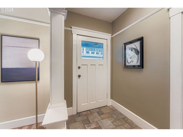 2127 Nw IRVING St 202, Portland, OR 97210