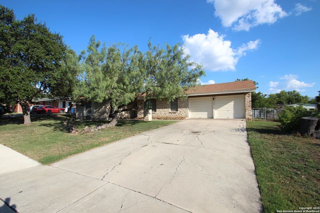 310 THREADNEEDLE LN, San Antonio, TX 78227