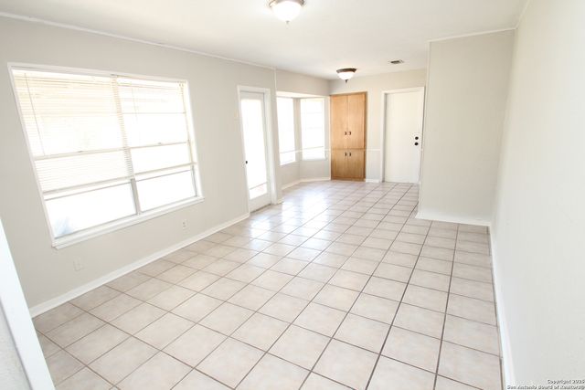310 THREADNEEDLE LN, San Antonio, TX 78227