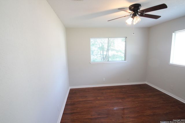 310 THREADNEEDLE LN, San Antonio, TX 78227