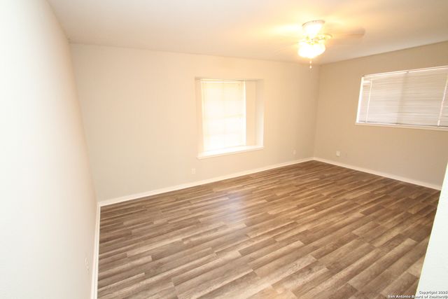 310 THREADNEEDLE LN, San Antonio, TX 78227