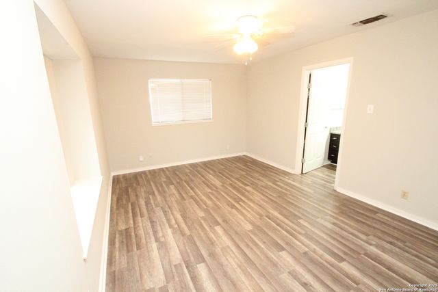 310 THREADNEEDLE LN, San Antonio, TX 78227