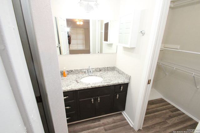 310 THREADNEEDLE LN, San Antonio, TX 78227