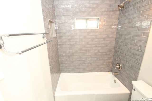 310 THREADNEEDLE LN, San Antonio, TX 78227