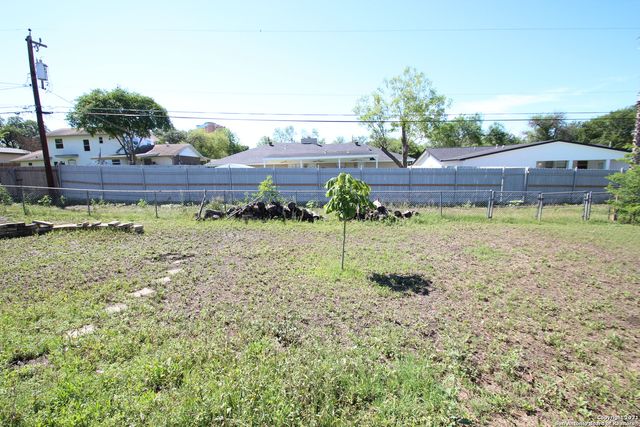 310 THREADNEEDLE LN, San Antonio, TX 78227