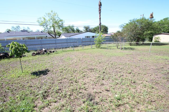 310 THREADNEEDLE LN, San Antonio, TX 78227