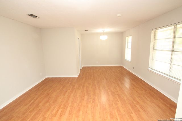 310 THREADNEEDLE LN, San Antonio, TX 78227