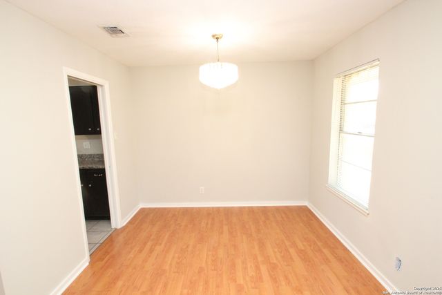 310 THREADNEEDLE LN, San Antonio, TX 78227