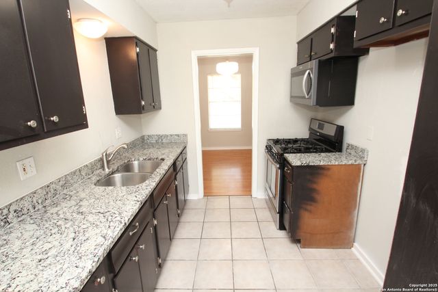 310 THREADNEEDLE LN, San Antonio, TX 78227