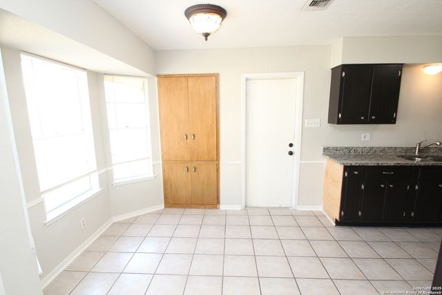 310 THREADNEEDLE LN, San Antonio, TX 78227