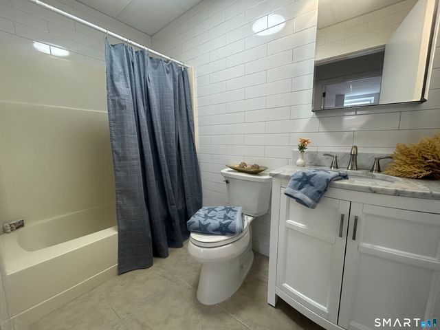 156 Garfield Avenue, New London, CT 06320