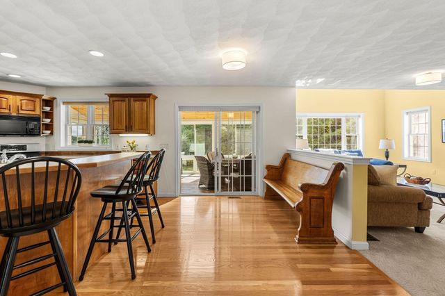 8 Jack Rabbit Ln, Westford, MA 01886