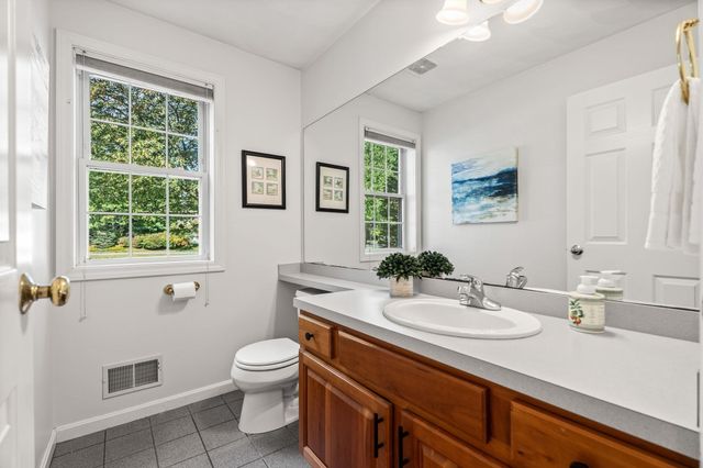 8 Jack Rabbit Ln, Westford, MA 01886