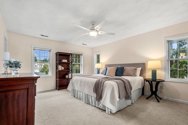 8 Jack Rabbit Ln, Westford, MA 01886