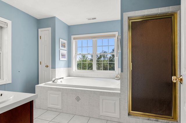 8 Jack Rabbit Ln, Westford, MA 01886