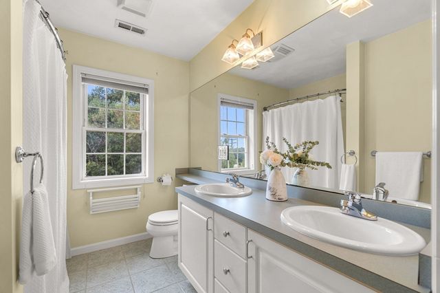 8 Jack Rabbit Ln, Westford, MA 01886