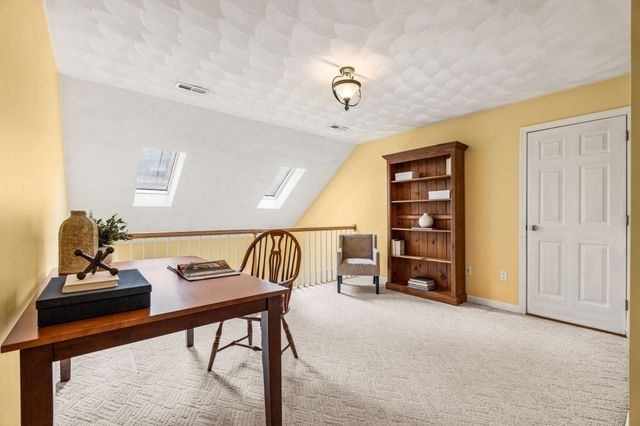 8 Jack Rabbit Ln, Westford, MA 01886