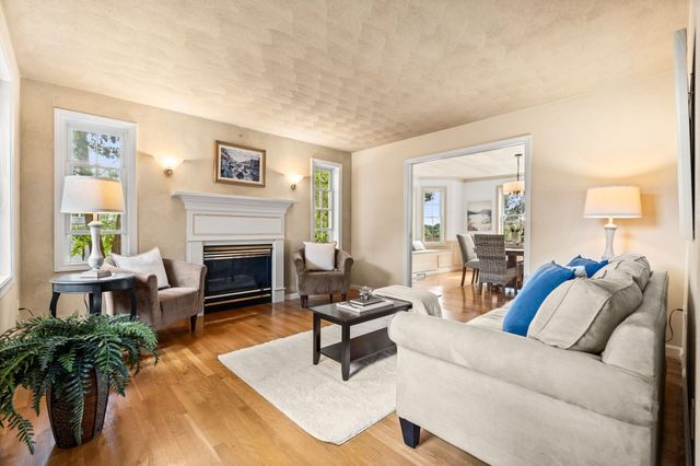 8 Jack Rabbit Ln, Westford, MA 01886