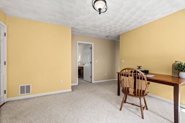 8 Jack Rabbit Ln, Westford, MA 01886