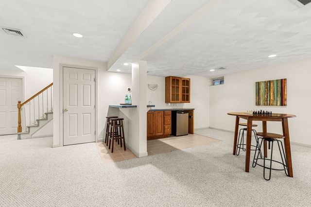8 Jack Rabbit Ln, Westford, MA 01886