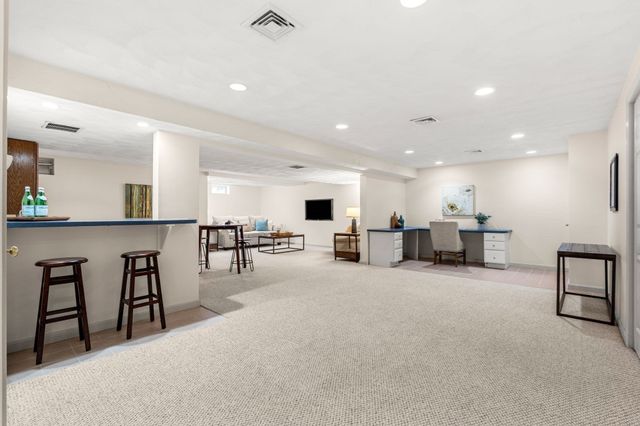 8 Jack Rabbit Ln, Westford, MA 01886