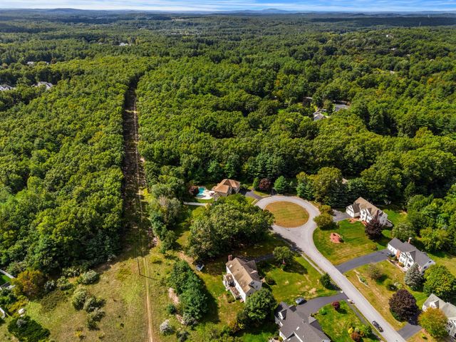 8 Jack Rabbit Ln, Westford, MA 01886