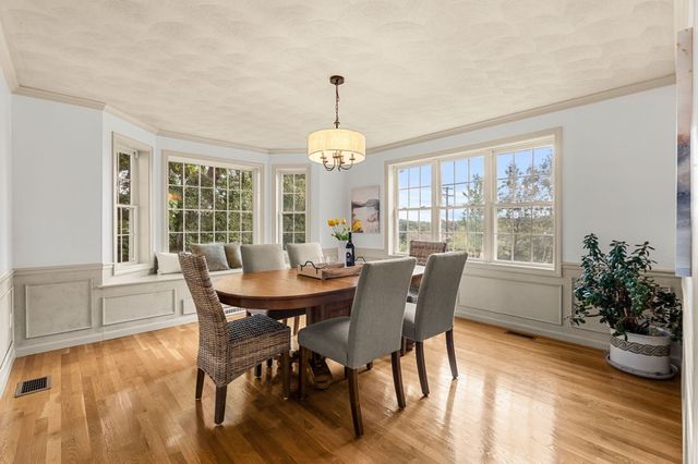 8 Jack Rabbit Ln, Westford, MA 01886
