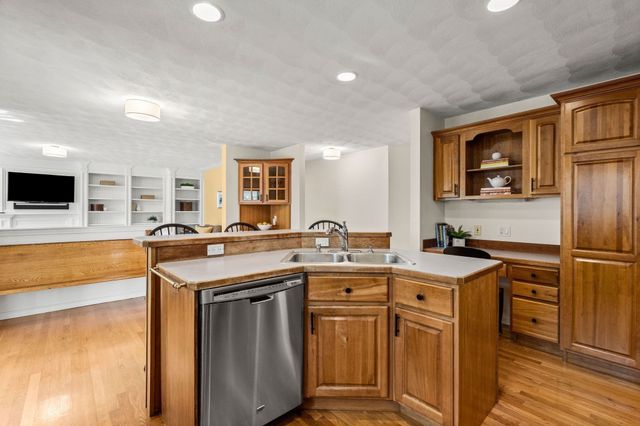 8 Jack Rabbit Ln, Westford, MA 01886