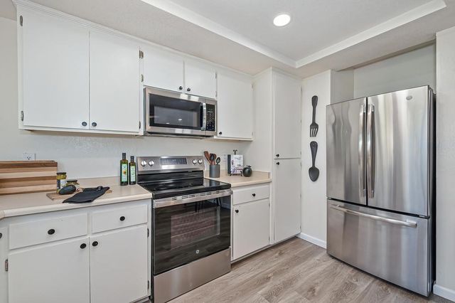 14069 Torrey Pines Dr, Auburn, CA 95602