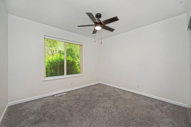 14069 Torrey Pines Dr, Auburn, CA 95602