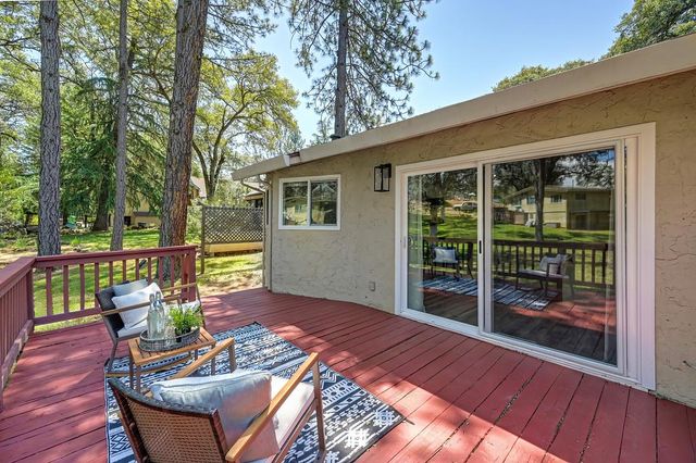 14069 Torrey Pines Dr, Auburn, CA 95602