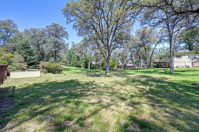 14069 Torrey Pines Dr, Auburn, CA 95602