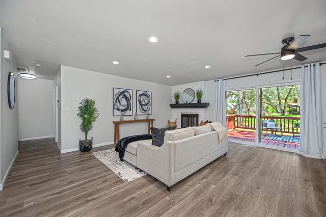 14069 Torrey Pines Dr, Auburn, CA 95602