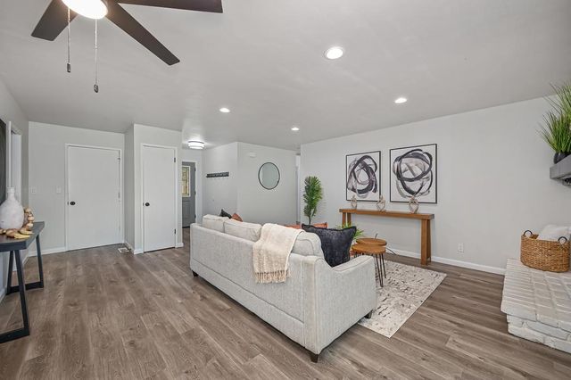 14069 Torrey Pines Dr, Auburn, CA 95602