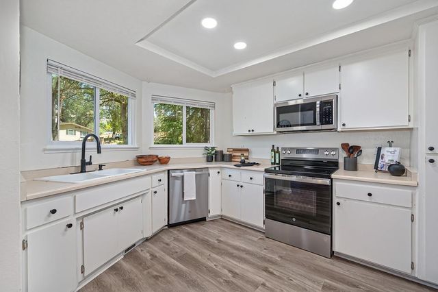 14069 Torrey Pines Dr, Auburn, CA 95602