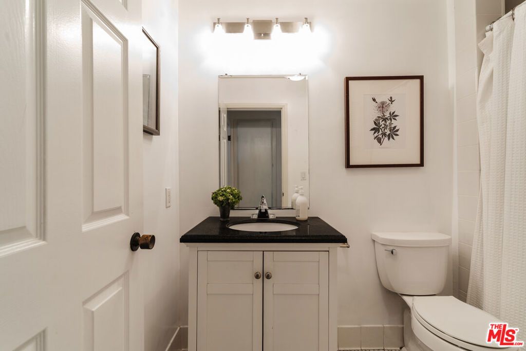 Image 14 of property listing at 420 S Barrington Avenue 101, Los Angeles, CA 90049