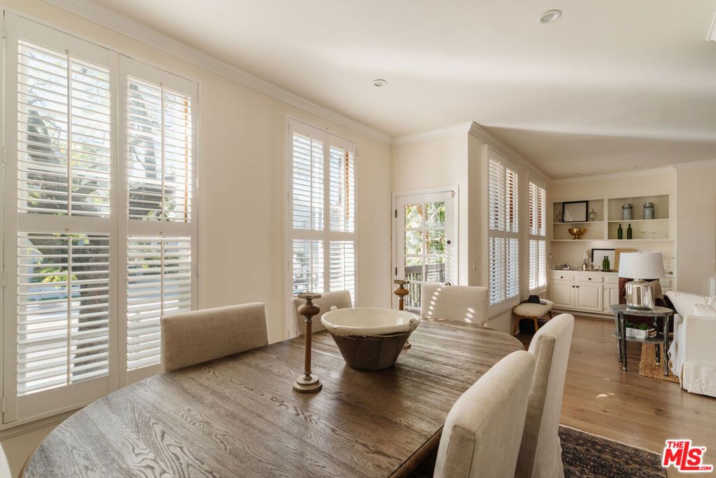 Image 17 of property listing at 420 S Barrington Avenue 101, Los Angeles, CA 90049