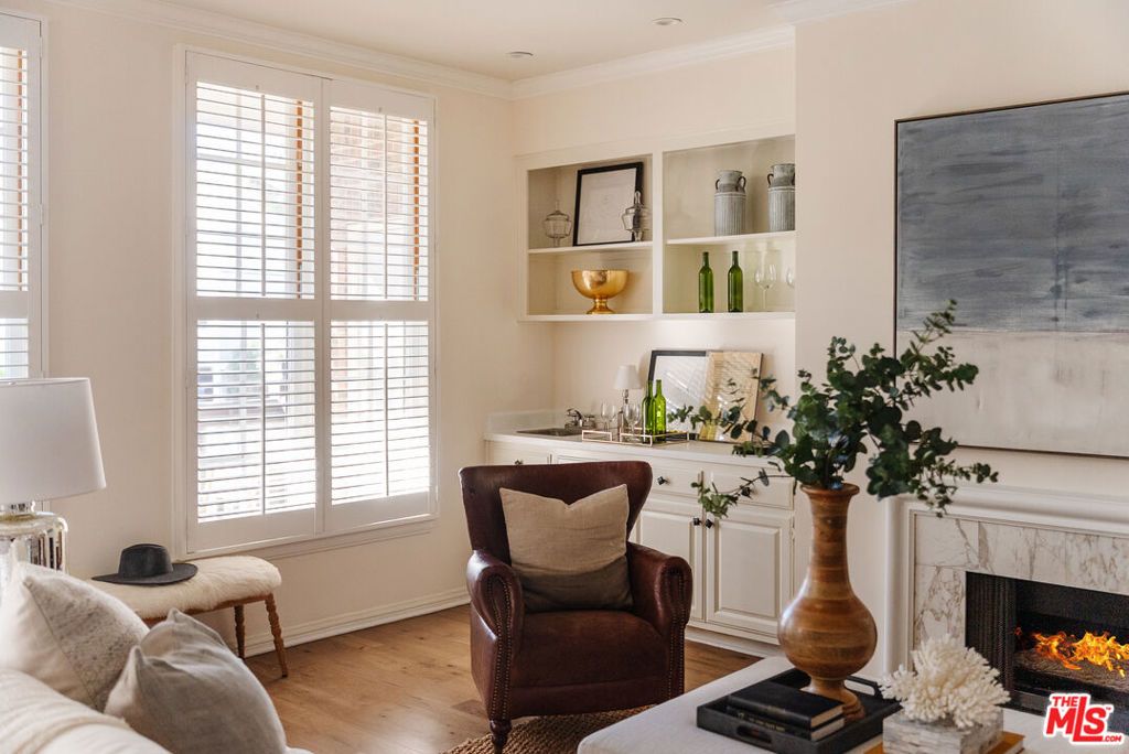 Image 18 of property listing at 420 S Barrington Avenue 101, Los Angeles, CA 90049