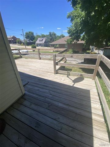 105 E Oak Street, Warrenton, MO 63383